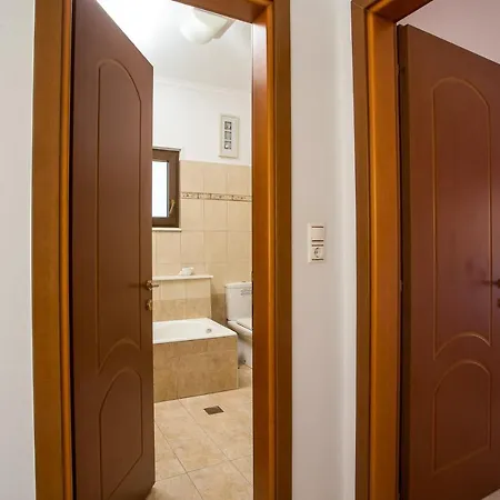 Thymoura لاردوس