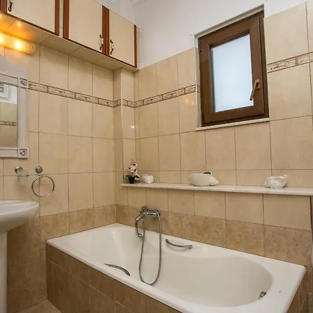Thymoura Villa Lardos