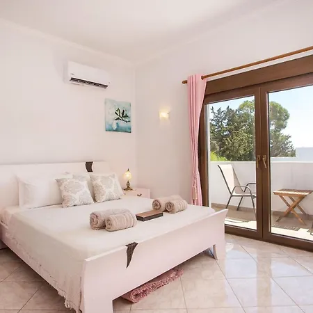 Thymoura Lardos