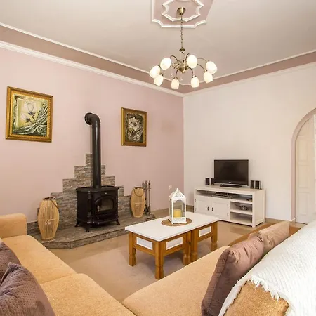 Thymoura Villa